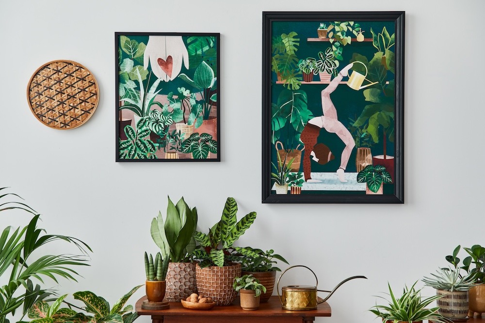 plakaty z roślinami do salonu z retro meblami  retro plakaty na ścianie z motywem roślinnym