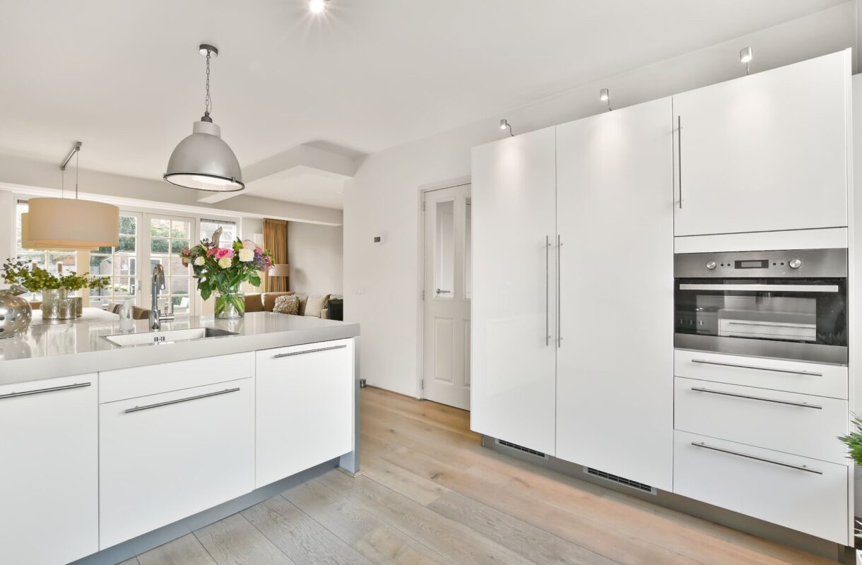 Aranżacje kuchni nowoczesnej – stylowe i praktyczne pomysły