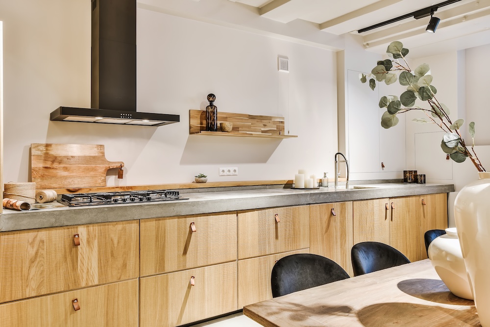 aranżacje kuchni nowoczesnej z drewnem i betonem  aranżacje kuchni nowoczesnej z drewnianymi szafkami i betonowym blatem