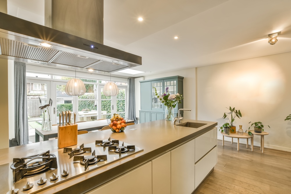 aranżacje kuchni nowoczesnej z szarym blatem  aranżacje kuchni nowoczesnej z wyspą