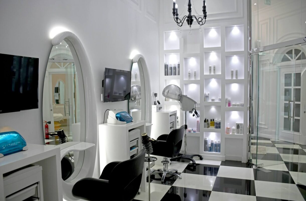Jak urządzić mały salon fryzjerski? Praktyczne wskazówki