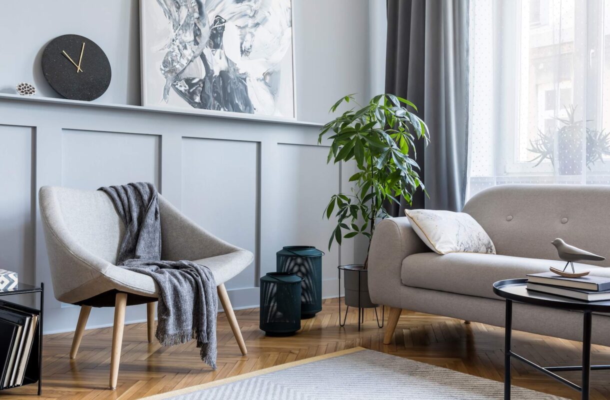 Salon w szarościach – jak go urządzić? Modne pomysły i aranżacje