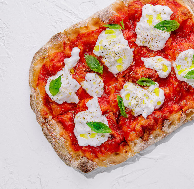 Jaki ser do pizzy z sosem pomidorowym i bazylią? Jaki ser do pizzy z bazylią?
