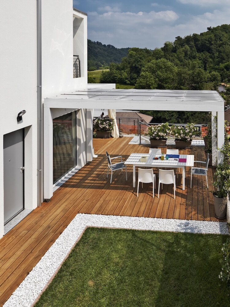 drewno na taras z akacji w naturalnym kolorze