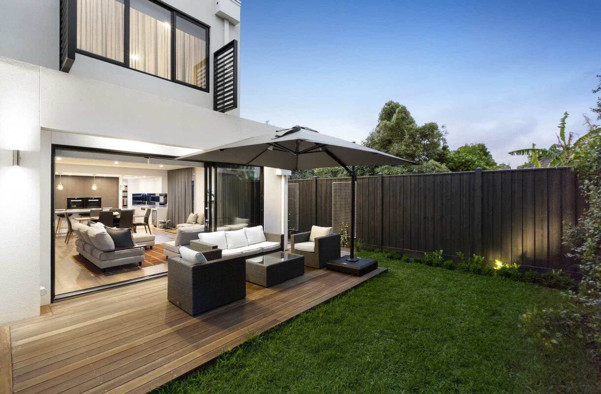 Drewno na taras – jakie wybrać? Przegląd opcji z cenami