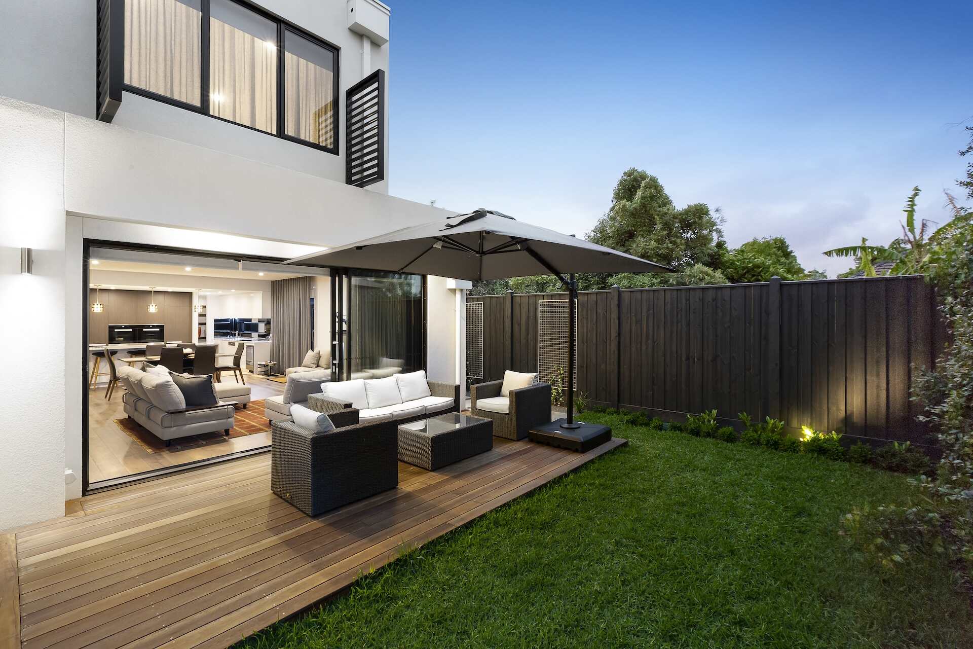 Drewno na taras – jakie wybrać? Przegląd opcji z cenami