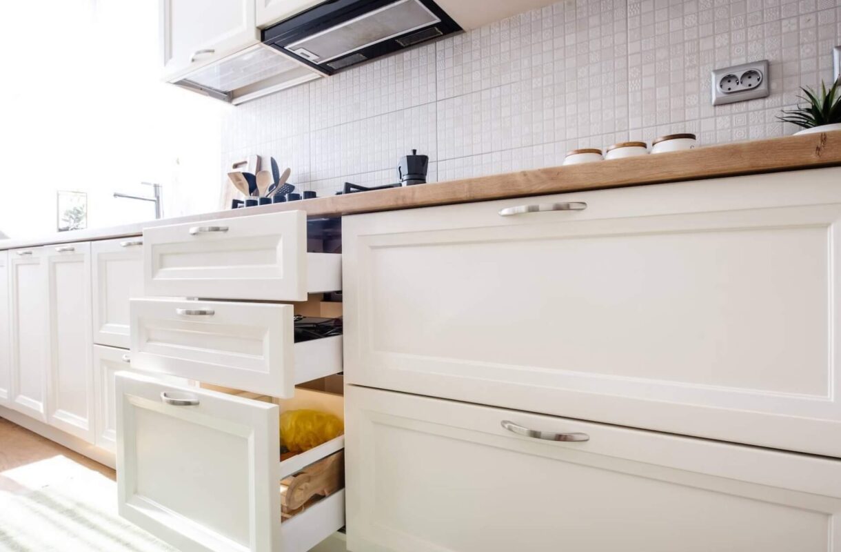 Jakie meble do kuchni – mat czy połysk? Poradnik