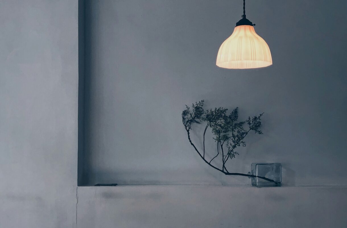 W jakich wnętrzach sprawdzi się minimalistyczne oświetlenie?