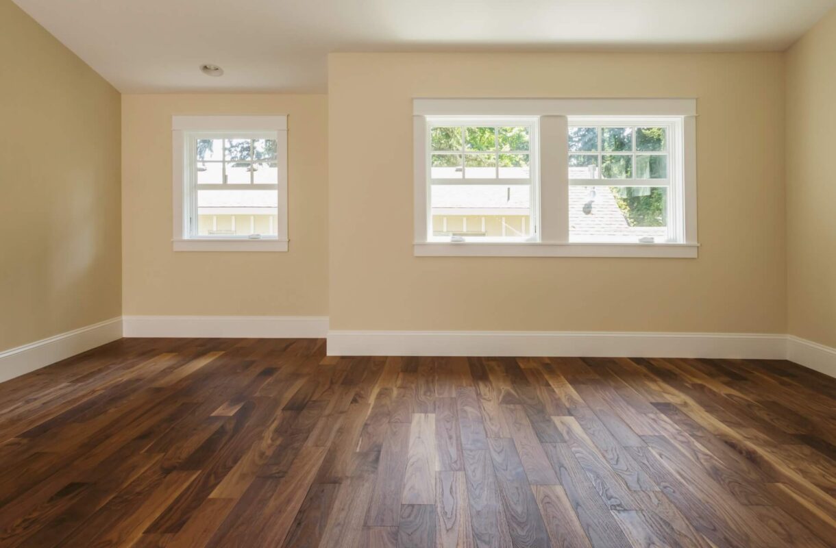 Jaki lakier do podłogi drewnianej wybrać? Kompletny przewodnik