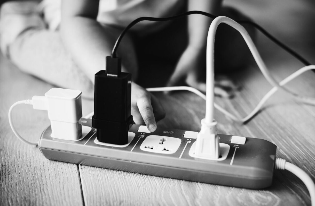 Przedłużacz biurkowy GTV – eleganckie rozwiązanie do nowoczesnego biura