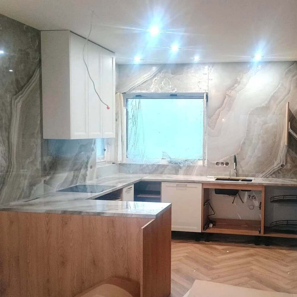 Wykorzystanie wielkoformatowego spieku kwarcowego w kuchni