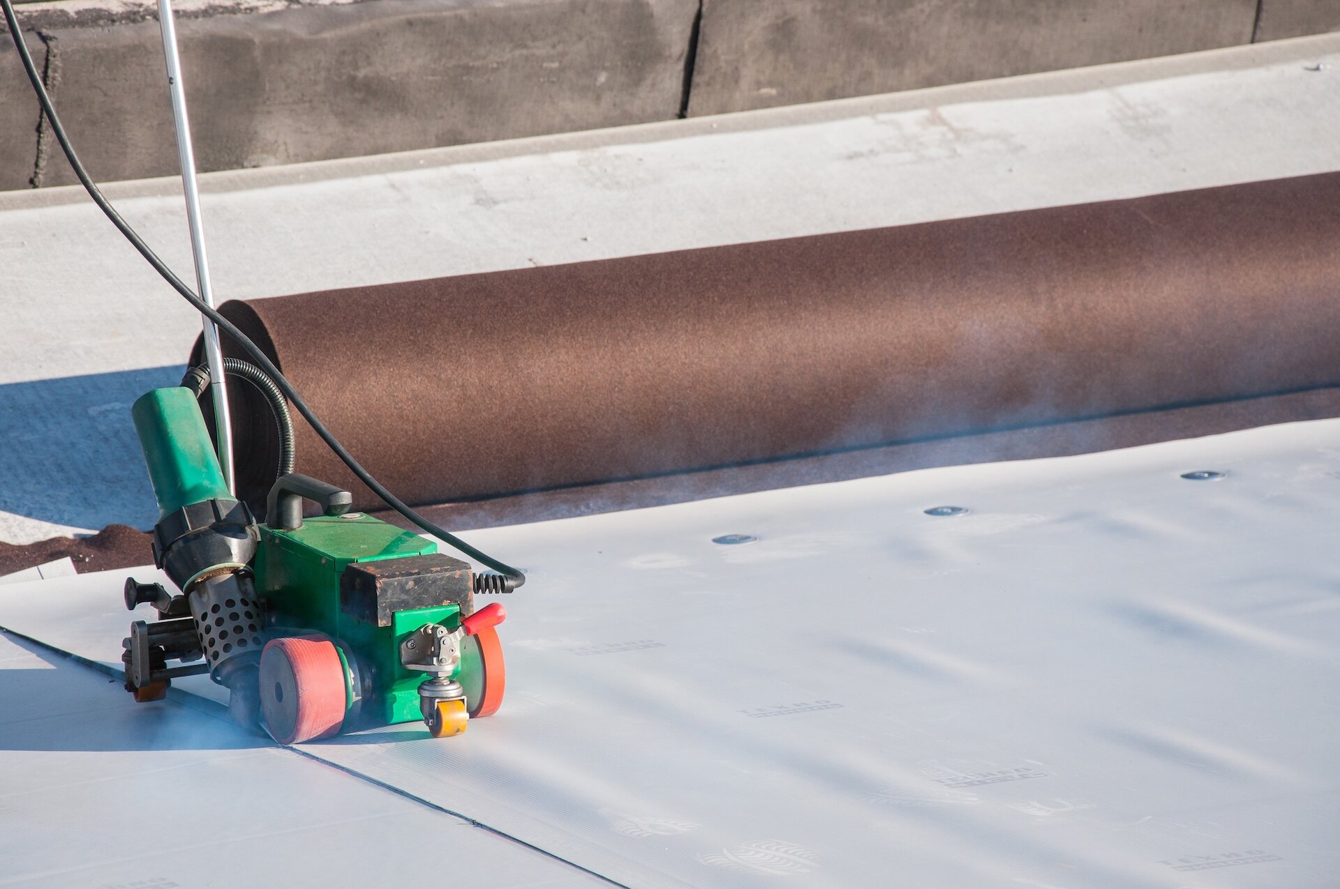 Membrana EPDM — poradnik: wybór, montaż i konserwacja