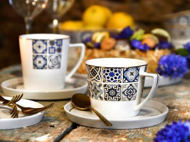 kubki z niebieskim wzorem