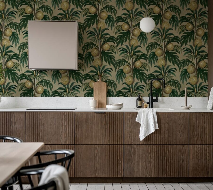 Tapeta w trudnych warunkach – co sprawdzi się w kuchni, łazience i przedpokoju?