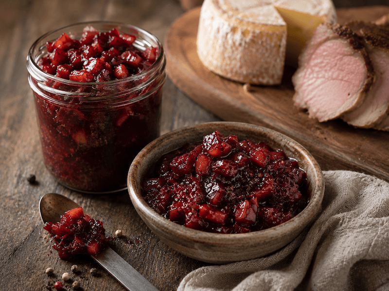 gęsty chutney z czereśni, jabłek i cebuli
