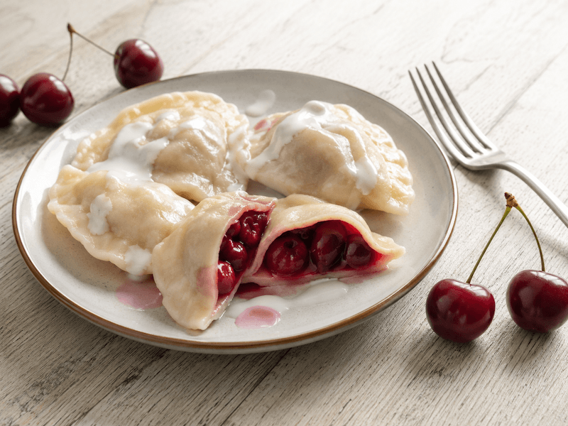 co zrobić z czereśni – pierogi z owocowym nadzieniem