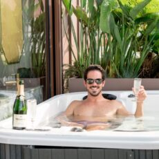 Domowe SPA na tarasie: jak utrzymać czystą wodę w jacuzzi?