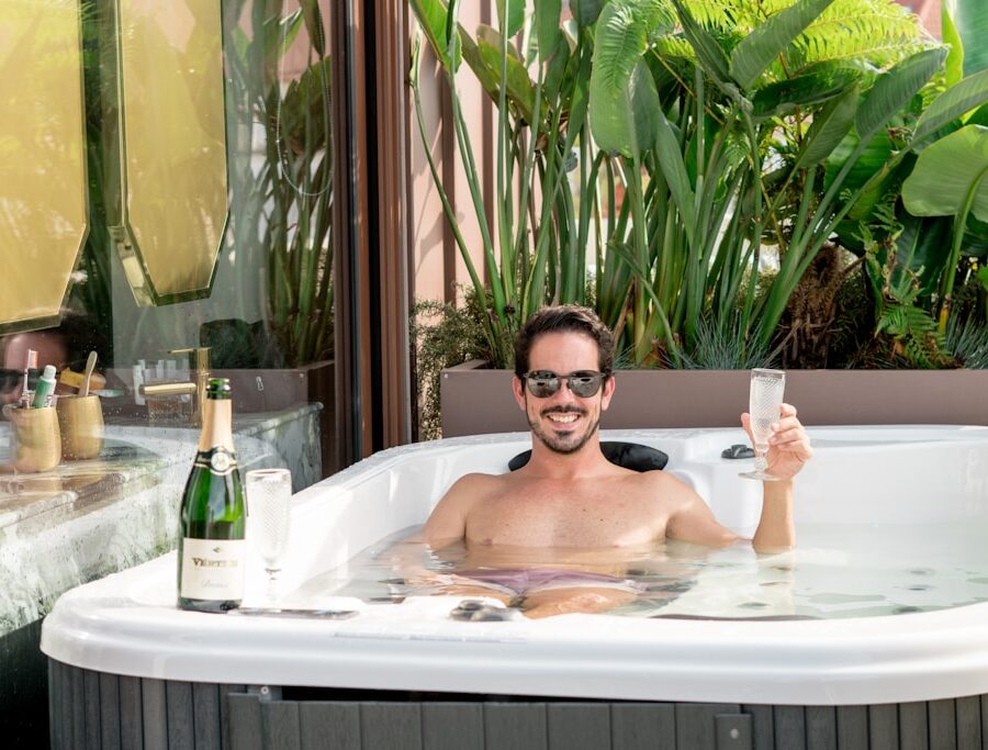 Domowe SPA na tarasie: jak utrzymać czystą wodę w jacuzzi?