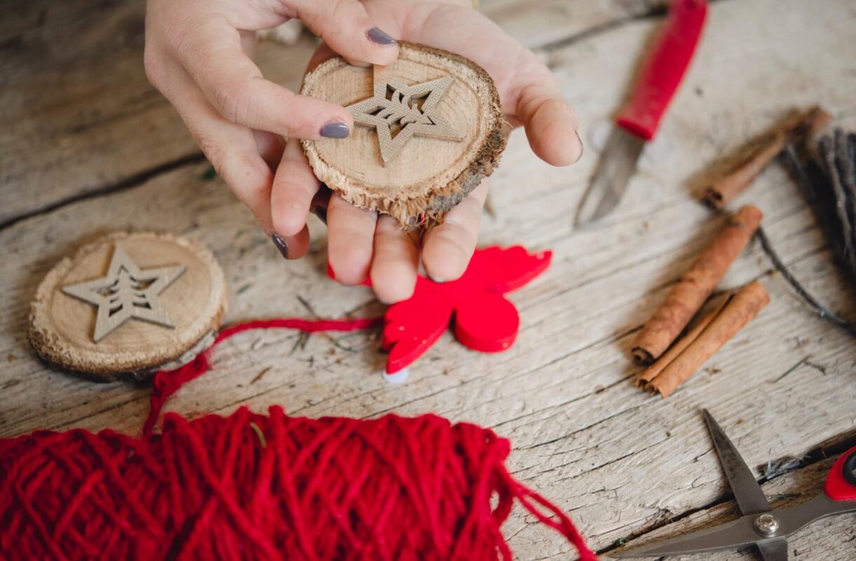 Ozdoby bożonarodzeniowe ręcznie robione – 8 pomysłów DIY krok po kroku