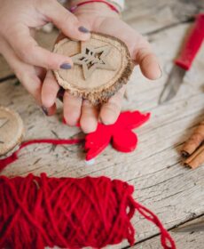 Ozdoby bożonarodzeniowe ręcznie robione – 8 pomysłów DIY krok po kroku