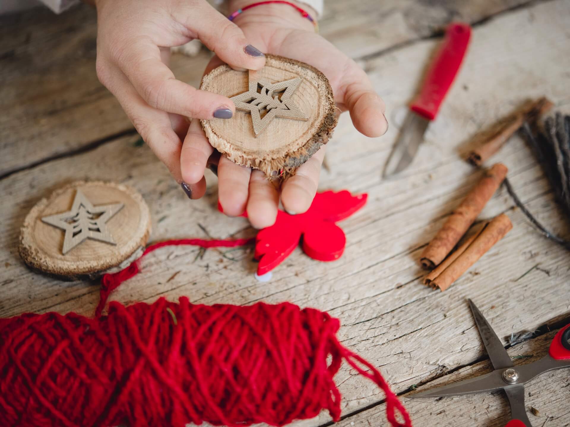 Ozdoby bożonarodzeniowe ręcznie robione – 8 pomysłów DIY krok po kroku